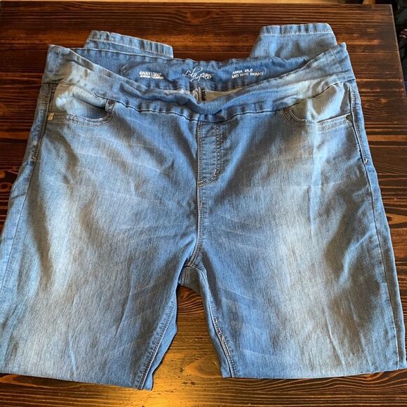 Lola Light Blue Anna MLB Mid Rise Stretchy Skinny Jeans - Picture 5 of 14